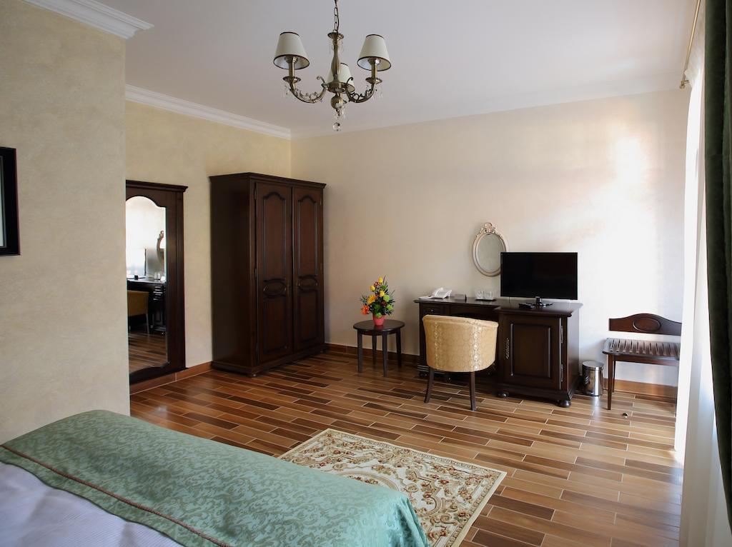 Hotel Galany Radauti Ngoại thất bức ảnh